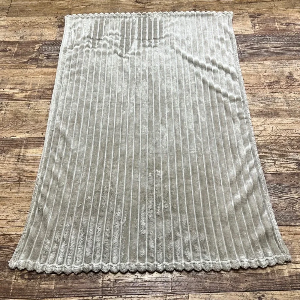 Rustic Rooster Plush Ribbed Lap Blanket Toddler Baby Throw tan gray color soft